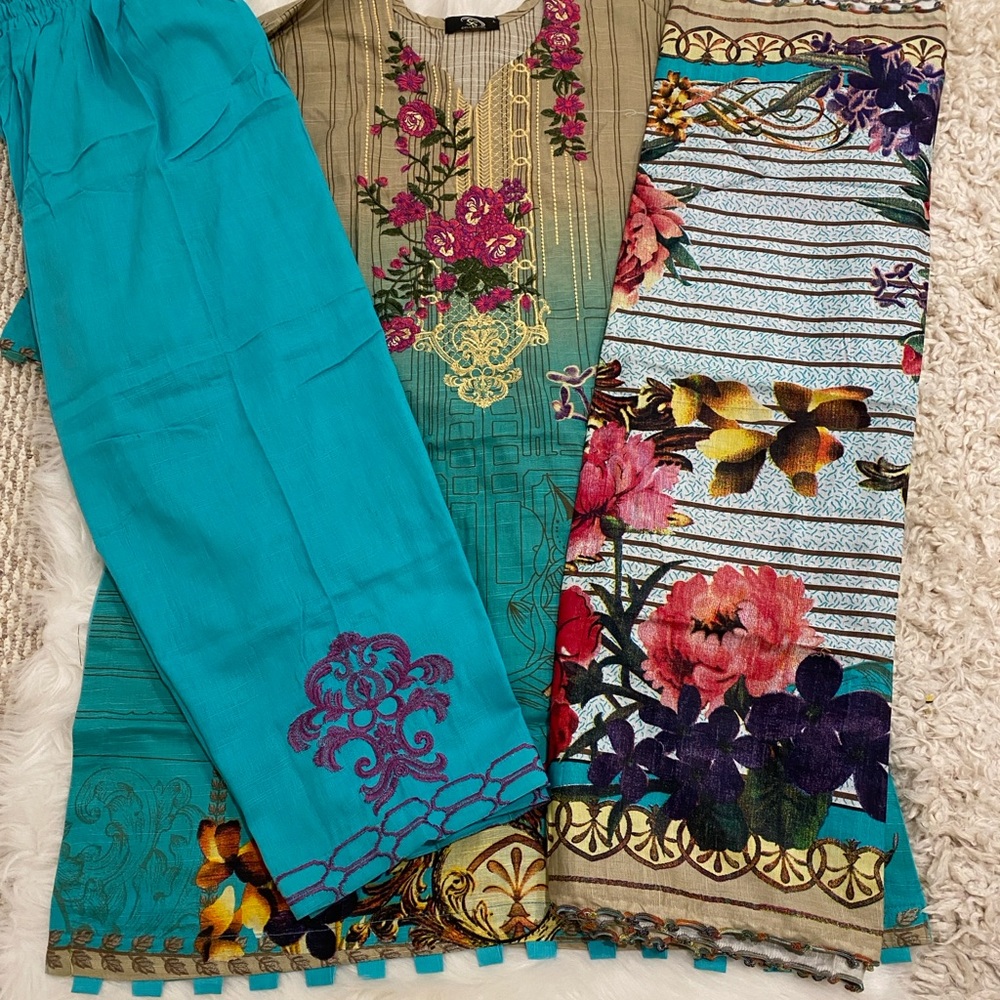 Dress - Picture 6 of 9